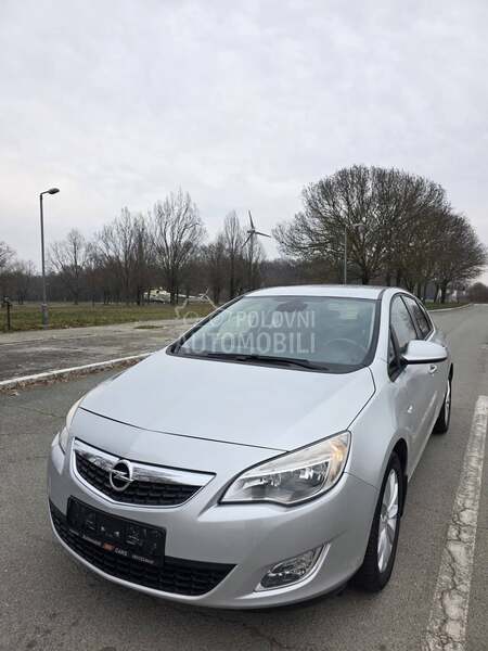 Opel Astra J 