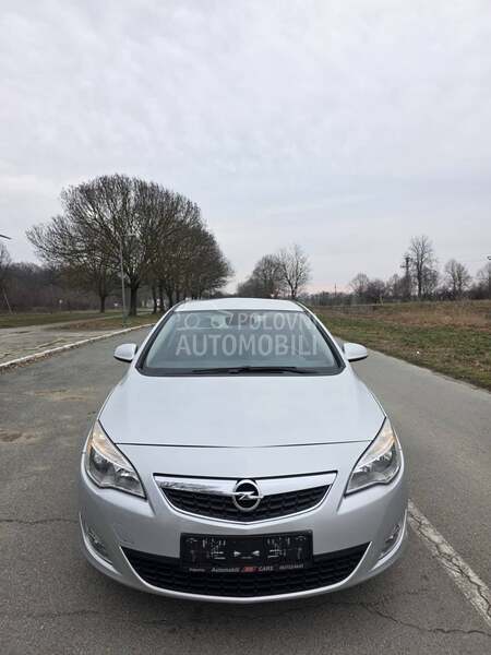 Opel Astra J 