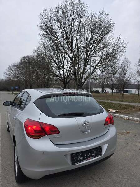 Opel Astra J 