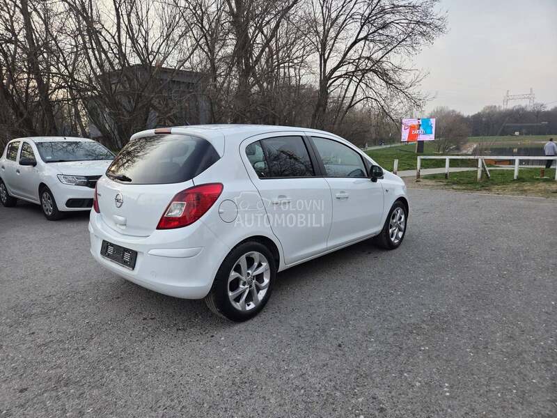 Opel Corsa D 150 000 k m
