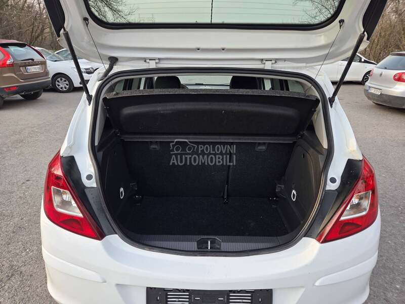 Opel Corsa D 150 000 k m