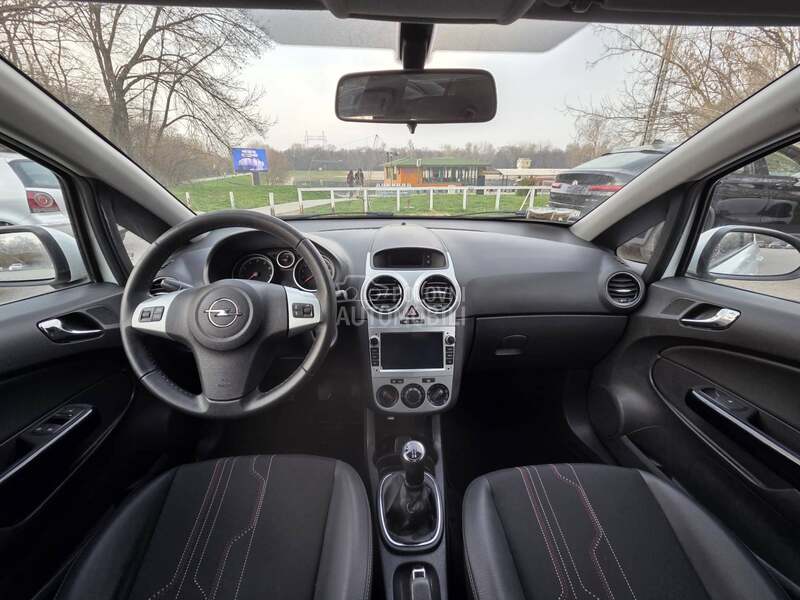 Opel Corsa D 150 000 k m