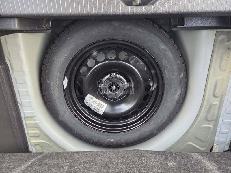 Opel Corsa D 150 000 k m