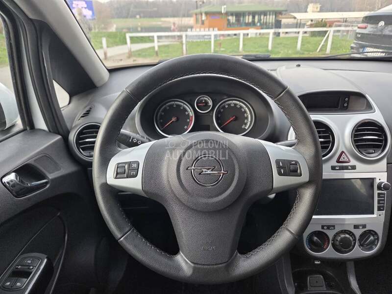 Opel Corsa D 150 000 k m