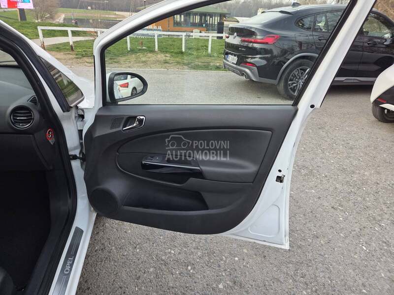 Opel Corsa D 150 000 k m
