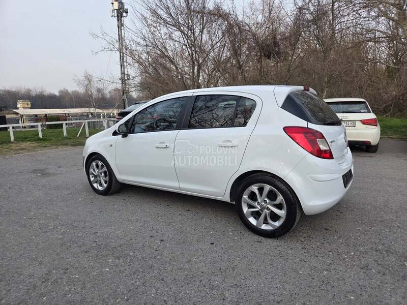 Opel Corsa D 150 000 k m