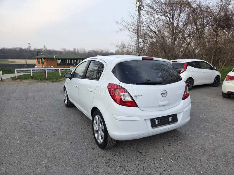 Opel Corsa D 150 000 k m