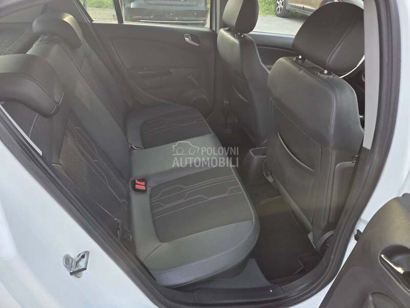 Opel Corsa D 150 000 k m