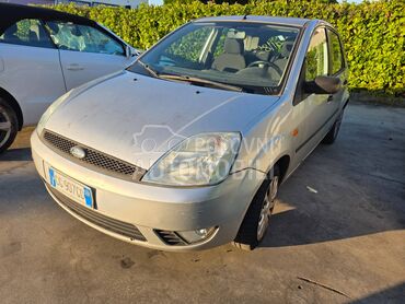 Ford Fiesta 2005. god. -  kompletan auto u delovima