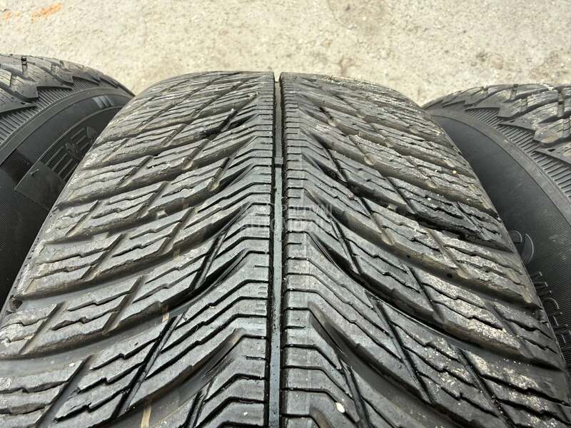 Michelin 215/65 R17 Zimska