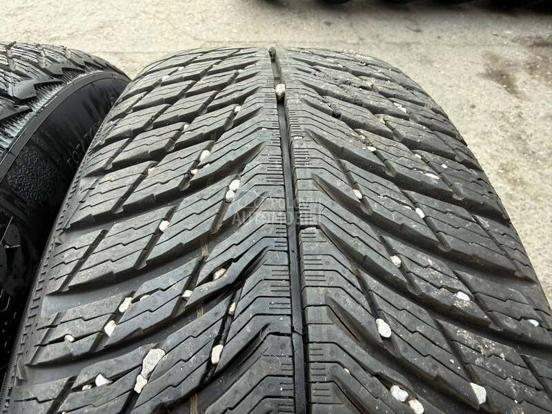 Michelin 215/65 R17 Zimska