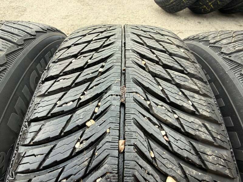 Michelin 215/65 R17 Zimska