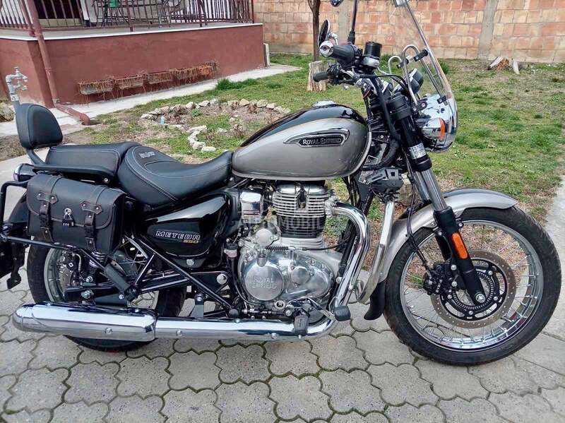 Royal Enfield meteor 350 Aurora Black