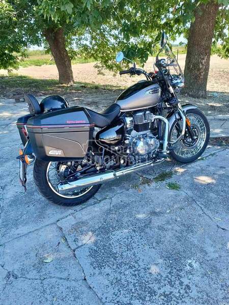 Royal Enfield meteor 350 Aurora Black