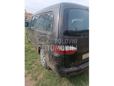 Hyundai H 1 2,5 2004. god. -  kompletan auto u delovima