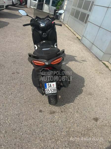 Yamaha XMAX 300 tech MAX