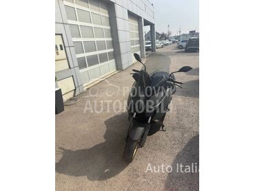 Yamaha XMAX 300 tech MAX
