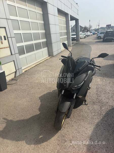 Yamaha XMAX 300 tech MAX