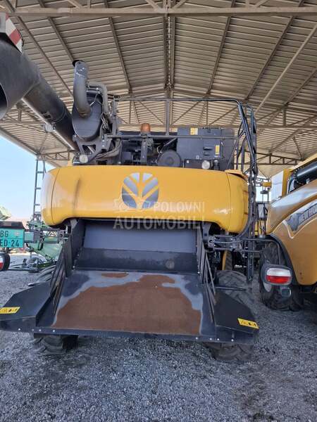 New Holland CR7.90