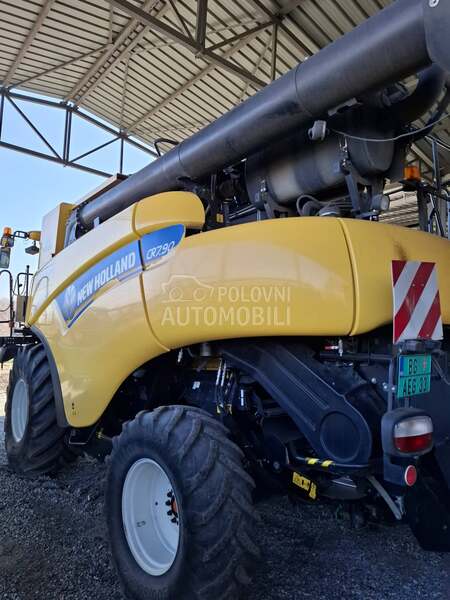 New Holland CR7.90