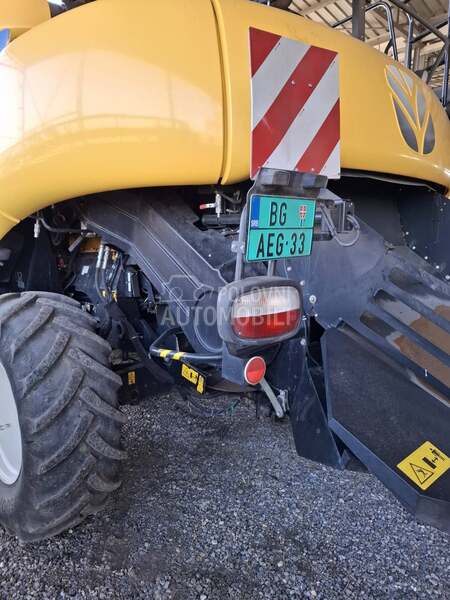 New Holland CR7.90