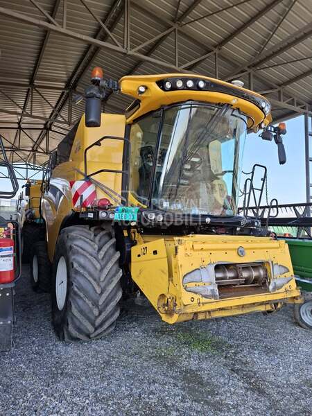 New Holland CR7.90