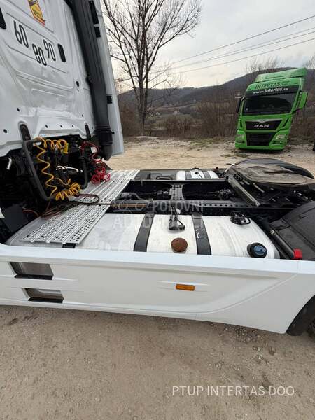 Mercedes Benz MP5 1845 Stream space