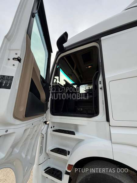 Mercedes Benz MP5 1845 Stream space