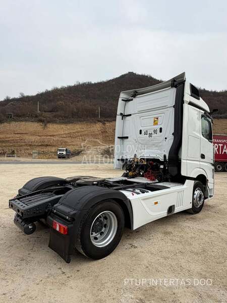 Mercedes Benz MP5 1845 Stream space