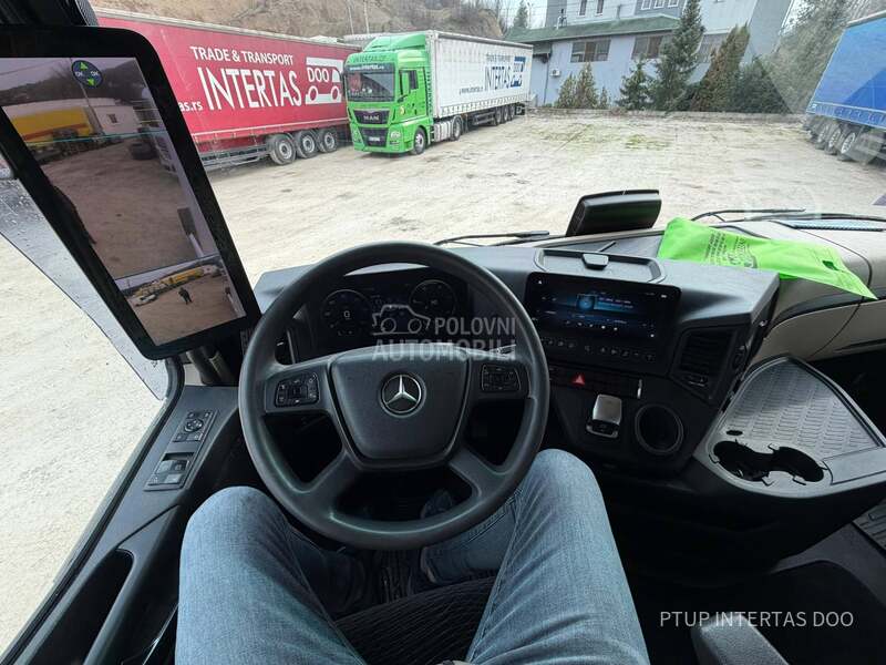 Mercedes Benz MP5 1845 Stream space