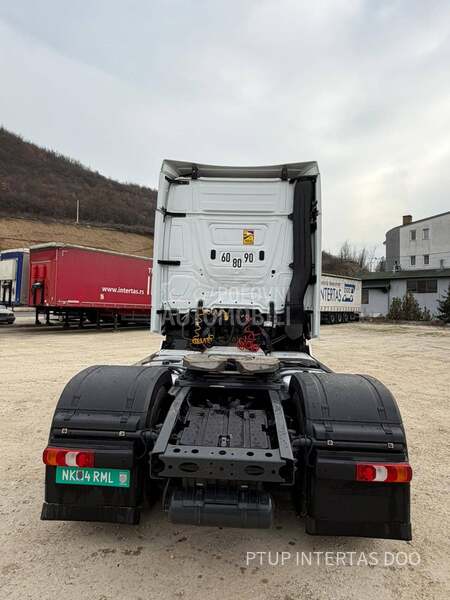 Mercedes Benz MP5 1845 Stream space