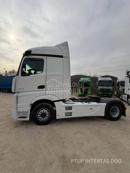 Mercedes Benz MP5 1845 Stream space