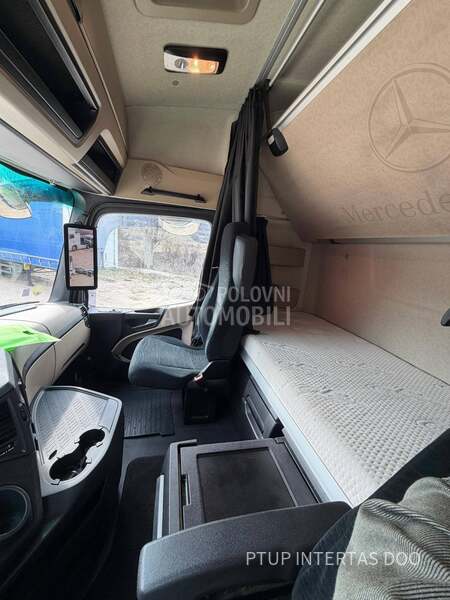 Mercedes Benz MP5 1845 Stream space