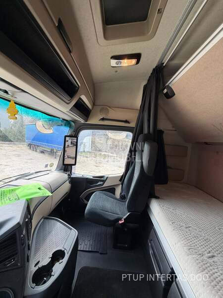 Mercedes Benz MP5 1845 Stream space