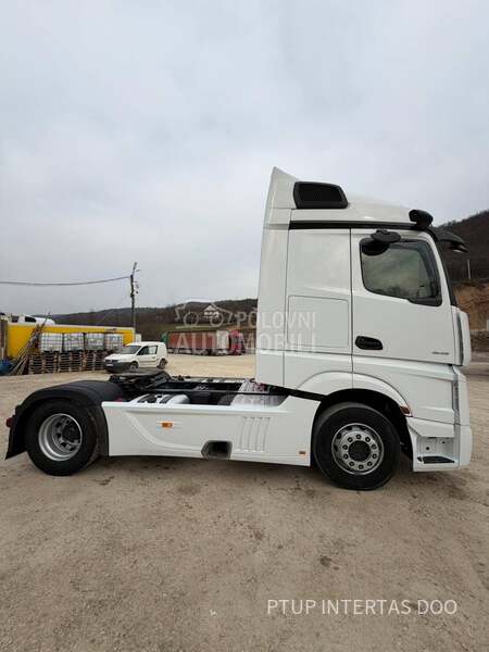 Mercedes Benz MP5 1845 Stream space