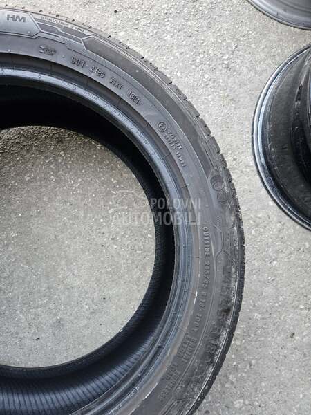 Barum 245/45 R18 Letnja