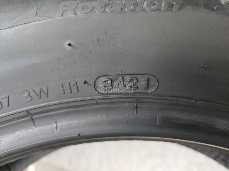Hankook 215/60 R17 Zimska