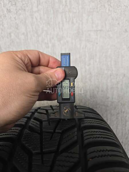 Hankook 215/60 R17 Zimska