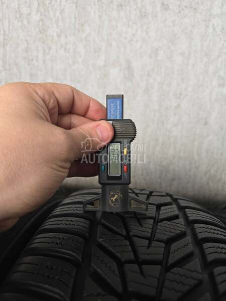 Hankook 215/60 R17 Zimska