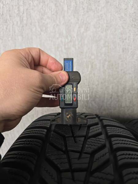 Hankook 215/60 R17 Zimska