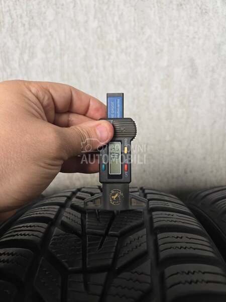 Hankook 215/60 R17 Zimska