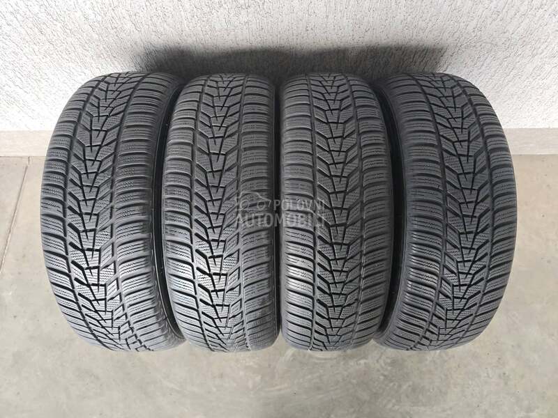 Hankook 215/60 R17 Zimska