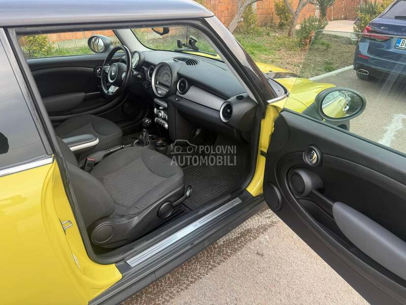 MINI One AUTO. M. A. T. I. C.