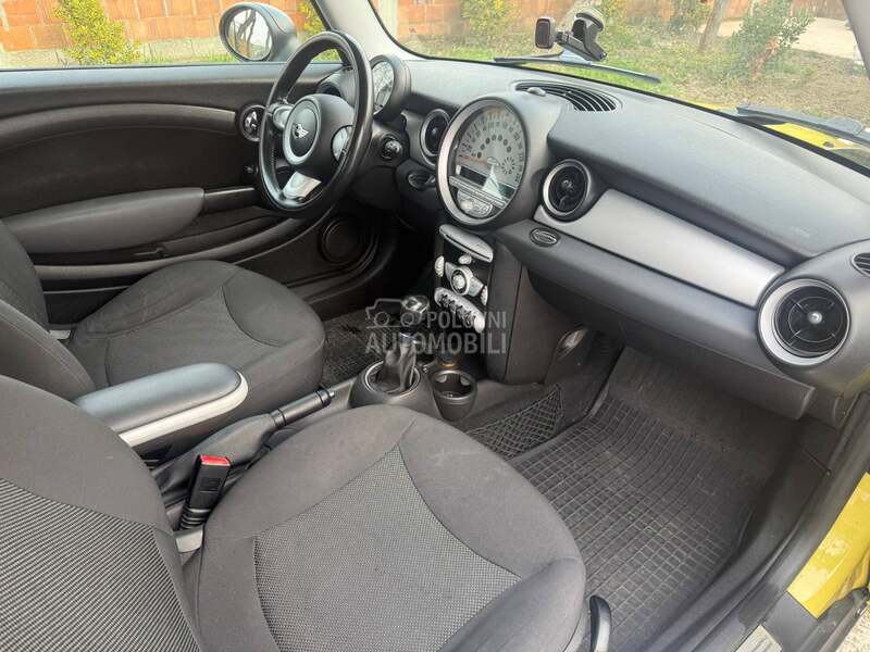 MINI One AUTO. M. A. T. I. C.