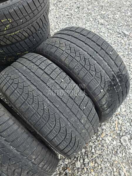 Pirelli 245/45 R19 Zimska