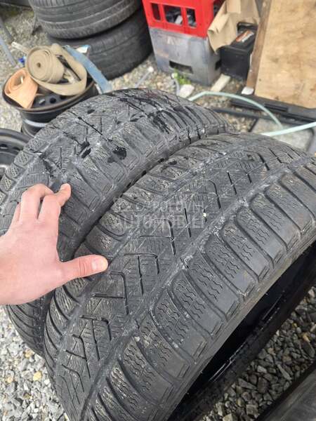 Pirelli 245/45 R19 Zimska