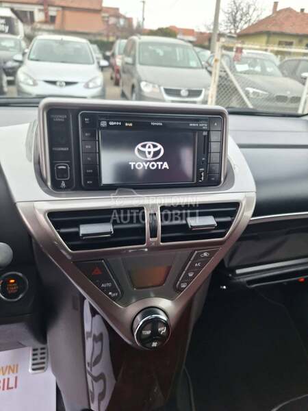 Toyota iQ 