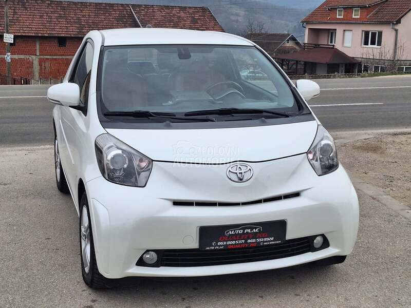 Toyota iQ 