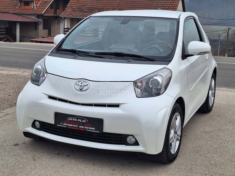 Toyota iQ 