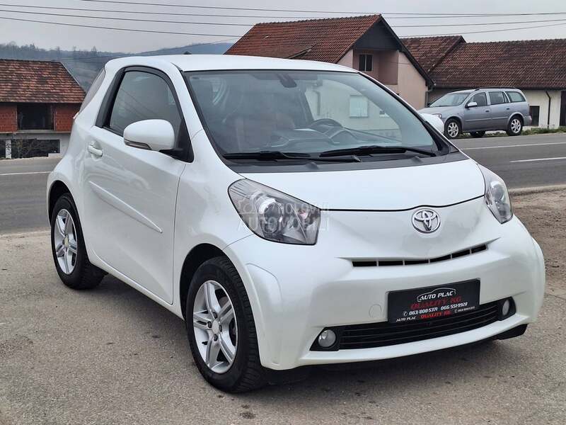 Toyota iQ 